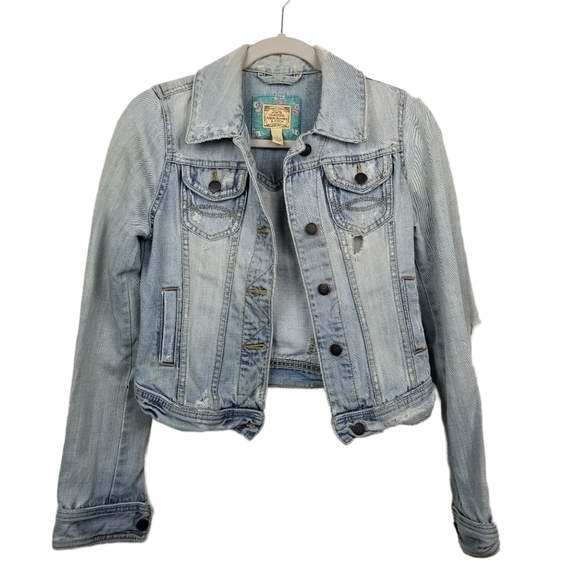 Abercrombie and Fitch Distressed Light Wash Jean Jacket Womens Size Small - Picture 3 of 8